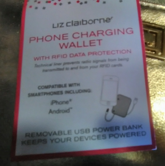 Nwt Liz Claiborne Charging Wristlet - Picture 2 of 4